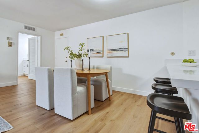 5403 Newcastle Avenue 19, Encino (los Angeles), CA 91316