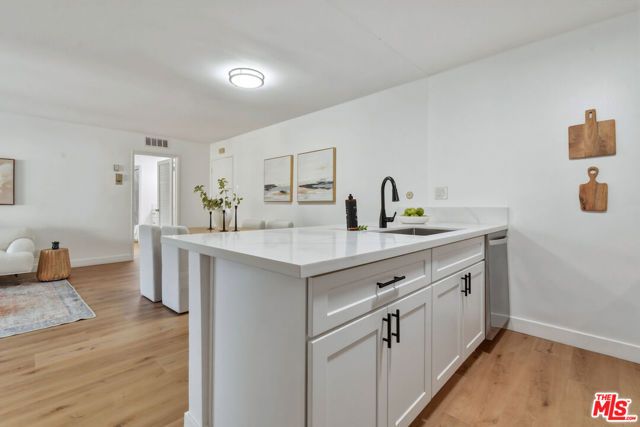 5403 Newcastle Avenue 19, Encino (los Angeles), CA 91316
