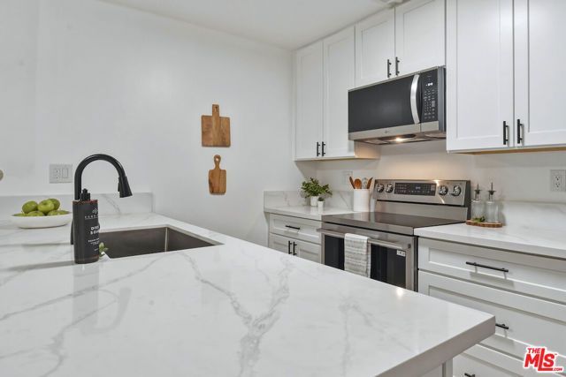 5403 Newcastle Avenue 19, Encino (los Angeles), CA 91316