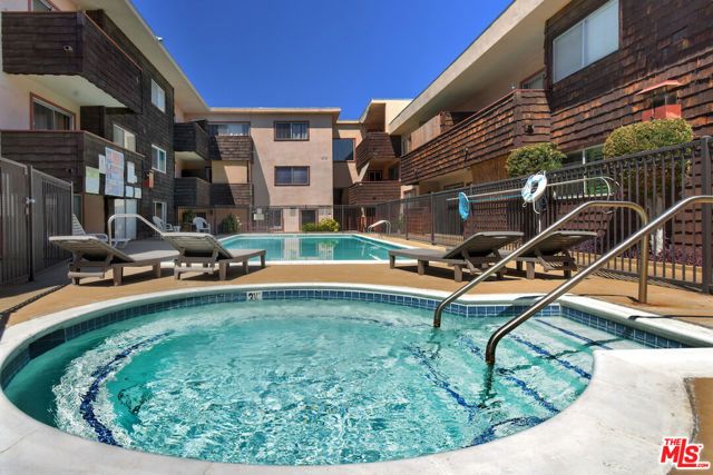 5403 Newcastle Avenue 19, Encino (los Angeles), CA 91316