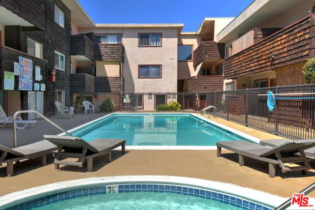 5403 Newcastle Avenue 19, Encino (los Angeles), CA 91316