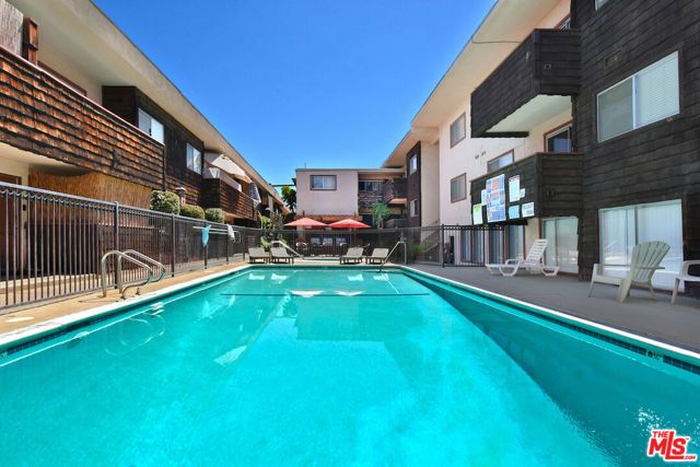 5403 Newcastle Avenue 19, Encino (los Angeles), CA 91316