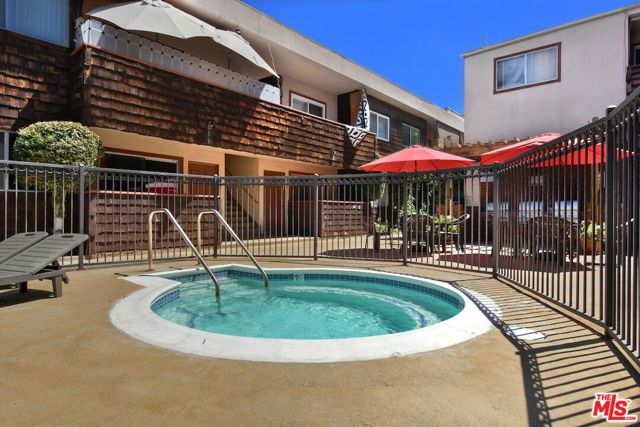 5403 Newcastle Avenue 19, Encino (los Angeles), CA 91316