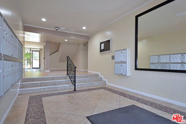 5403 Newcastle Avenue 19, Encino (los Angeles), CA 91316