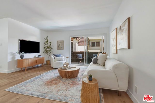5403 Newcastle Avenue 19, Encino (los Angeles), CA 91316