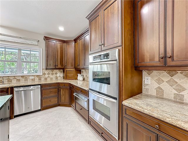 2135 SW 55th Avenue, Vero Beach, FL 32968