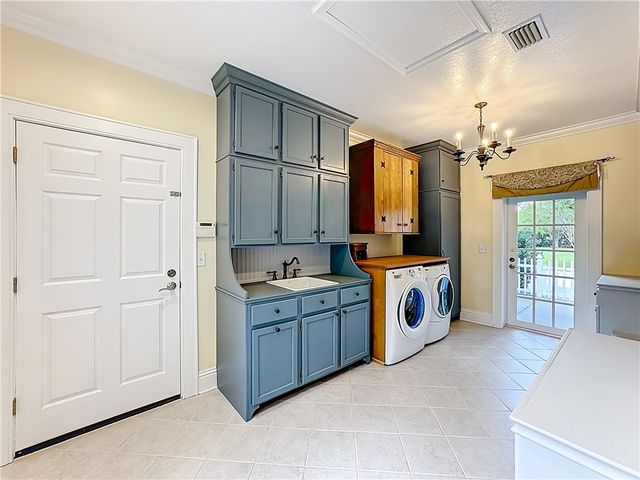 2135 SW 55th Avenue, Vero Beach, FL 32968