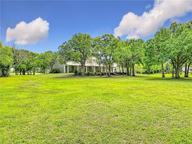 2135 SW 55th Avenue, Vero Beach, FL 32968