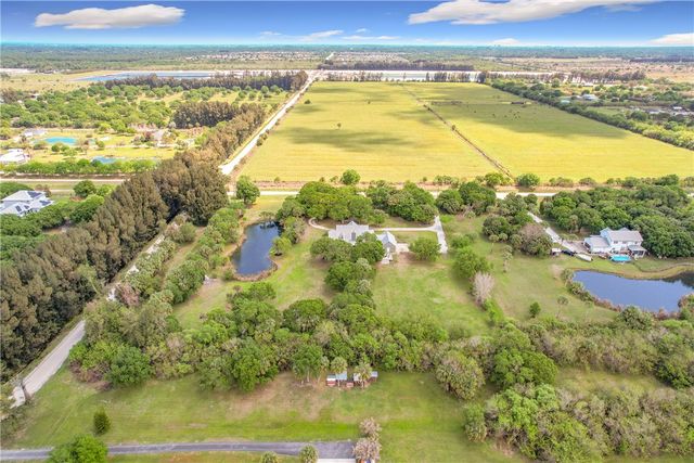 2135 SW 55th Avenue, Vero Beach, FL 32968