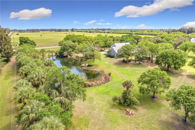 2135 SW 55th Avenue, Vero Beach, FL 32968