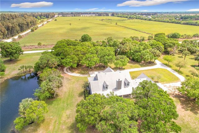 2135 SW 55th Avenue, Vero Beach, FL 32968