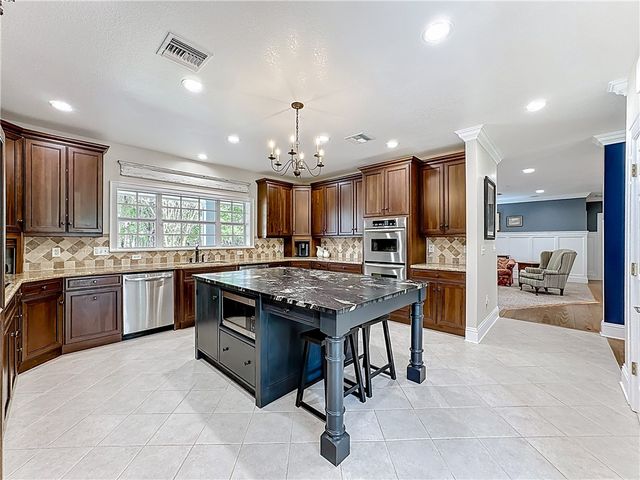 2135 SW 55th Avenue, Vero Beach, FL 32968