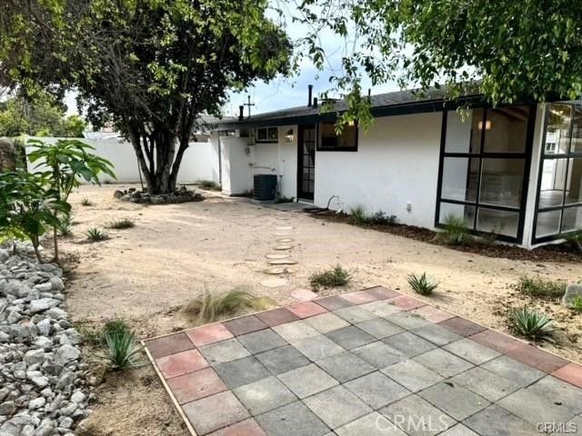 2324 W Palm Avenue, Orange, CA 92868