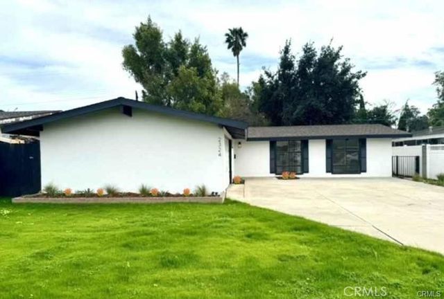 2324 W Palm Avenue, Orange, CA 92868