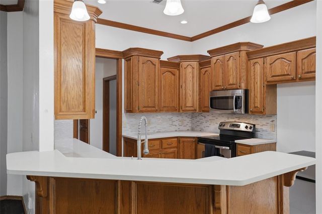 1717 SW 33rd Street, Moore, OK 73160