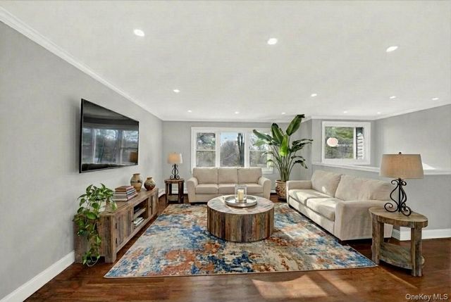 204 Dahlia Drive, Mahopac, NY 10541