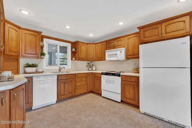 117 Idolstone Lane, Matawan, NJ 07747