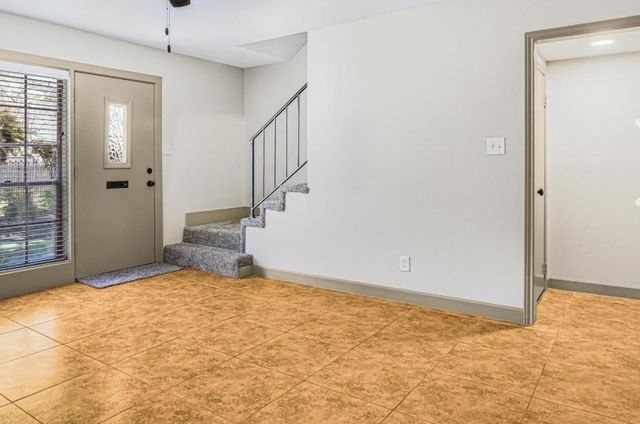 4410 Tc Jester Boulevard 13, Houston, TX 77018