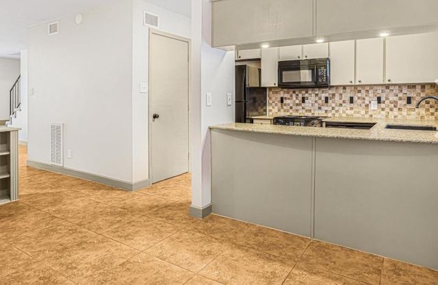 4410 Tc Jester Boulevard 13, Houston, TX 77018