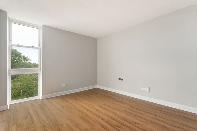 1043 S York Road 310, Bensenville, IL 60106