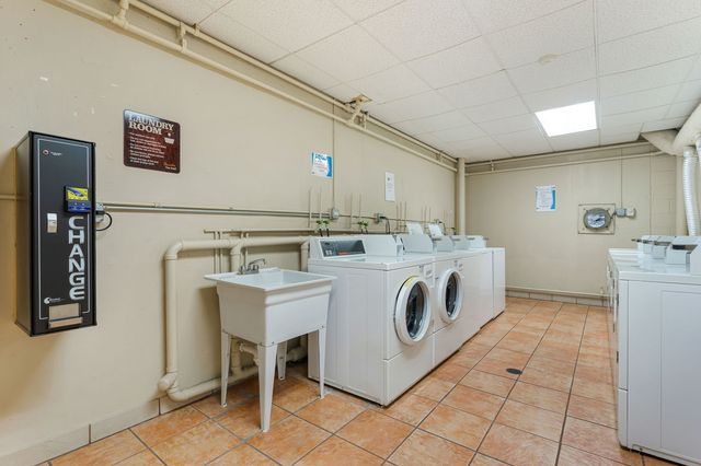 1043 S York Road 310, Bensenville, IL 60106