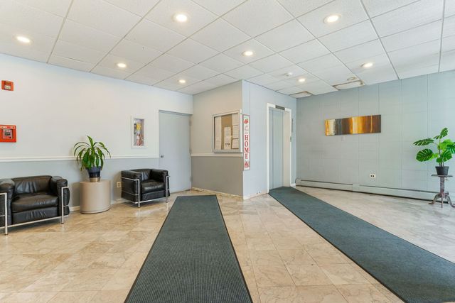 1043 S York Road 310, Bensenville, IL 60106