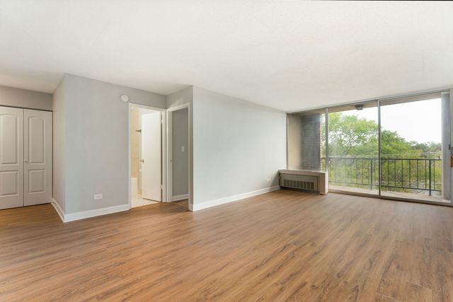 1043 S York Road 310, Bensenville, IL 60106