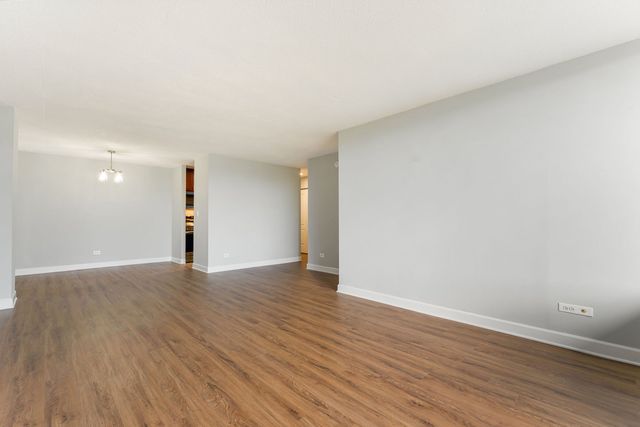 1043 S York Road 310, Bensenville, IL 60106