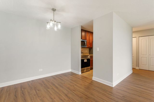 1043 S York Road 310, Bensenville, IL 60106