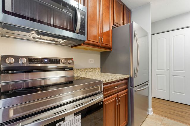 1043 S York Road 310, Bensenville, IL 60106