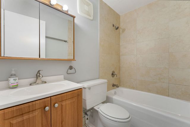 1043 S York Road 310, Bensenville, IL 60106