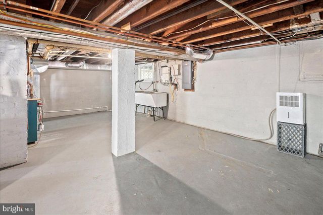 4805 CALVERT RD, College Park, MD 20740