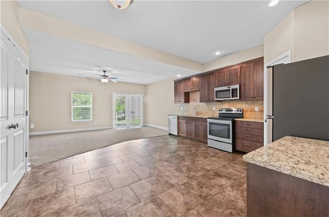 3850 NW 94th Street, Kansas City, MO 64154