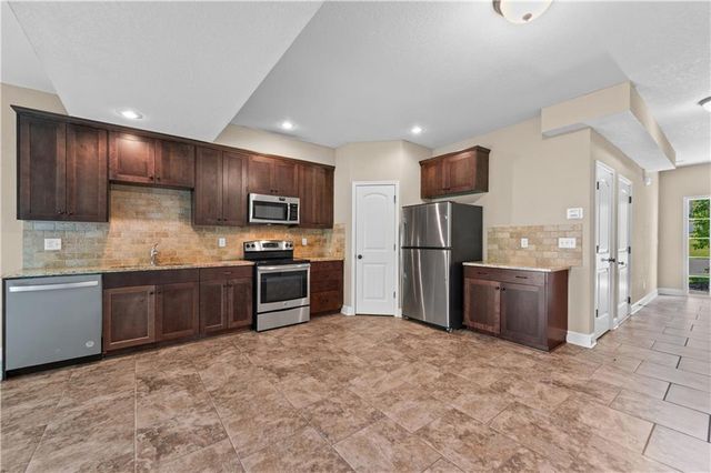 3850 NW 94th Street, Kansas City, MO 64154