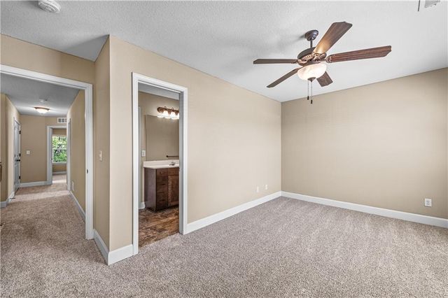 3850 NW 94th Street, Kansas City, MO 64154