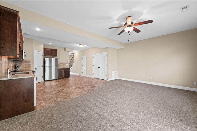 3850 NW 94th Street, Kansas City, MO 64154