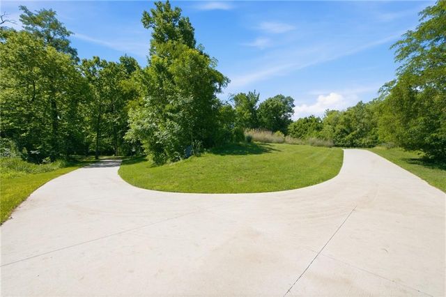 3850 NW 94th Street, Kansas City, MO 64154