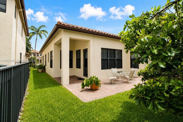 8514 NW 37th Court, Cooper City, FL 33024