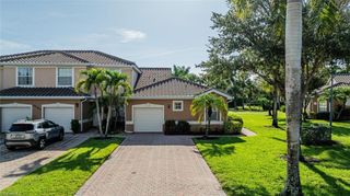 14165 Winchester CT 204, Naples, FL 34114