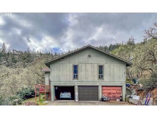 1810 RIFLE RANGE Rd, Roseburg, OR 97470