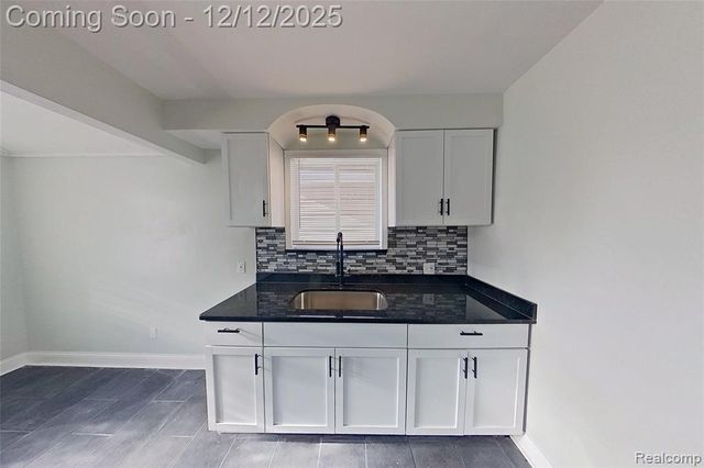 8401 W 7 Mile Road, Detroit, MI 48221