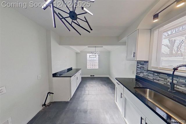 8401 W 7 Mile Road, Detroit, MI 48221