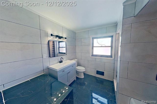 8401 W 7 Mile Road, Detroit, MI 48221