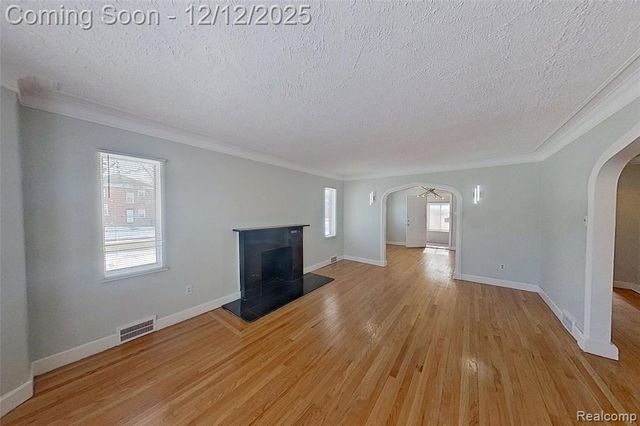 8401 W 7 Mile Road, Detroit, MI 48221