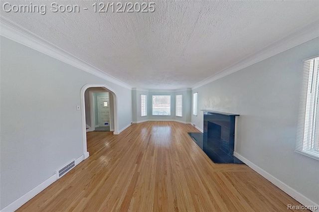 8401 W 7 Mile Road, Detroit, MI 48221