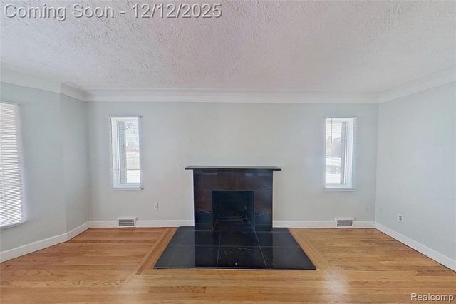 8401 W 7 Mile Road, Detroit, MI 48221