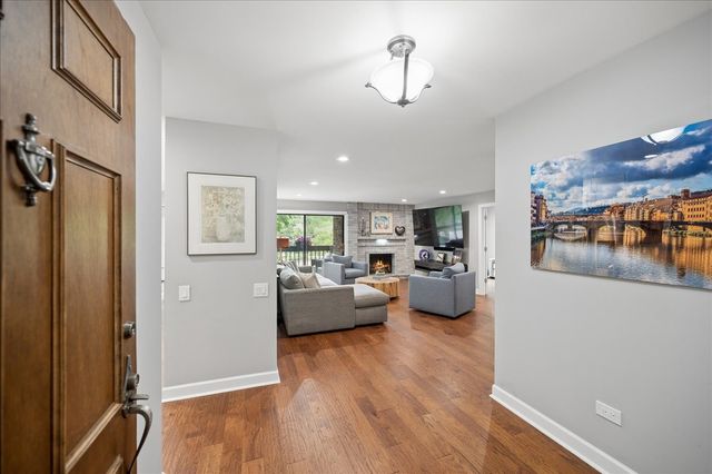 3741 Mission Hills Road 208, Northbrook, IL 60062