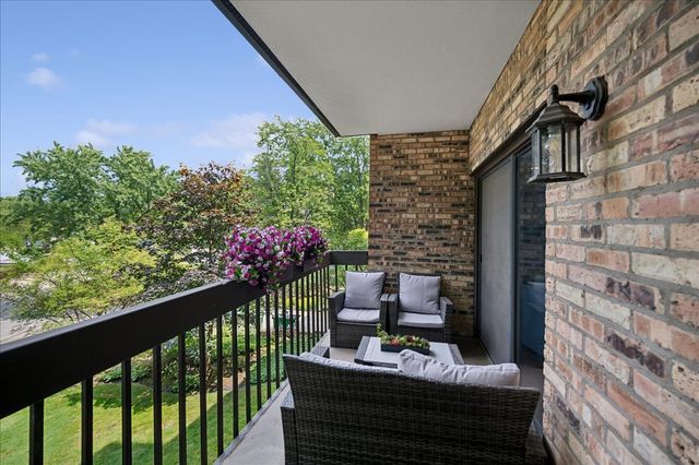 3741 Mission Hills Road 208, Northbrook, IL 60062