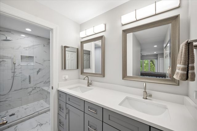 3741 Mission Hills Road 208, Northbrook, IL 60062