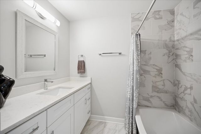 3741 Mission Hills Road 208, Northbrook, IL 60062